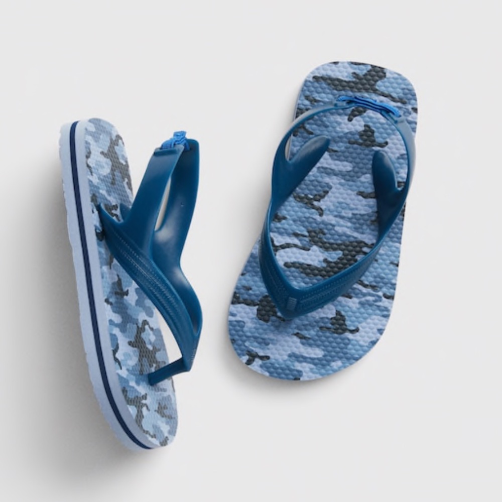 NWT GAP kids Camo Blue Flip Flops Boy Size 7-8T